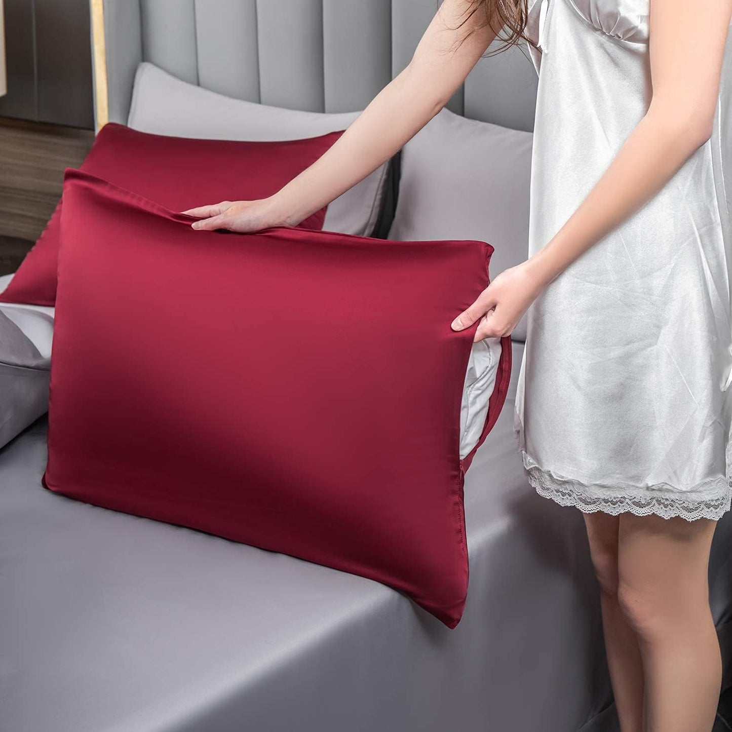 Mulberry Silk Pillowcase for Hair and Skin,Standard Size Cooling Silk Pillow Case with Hidden Zipper,Allergen Proof Dual Sides Soft Breathable Smooth Silk Pillow Cover for Women(Standard,Dark Red)