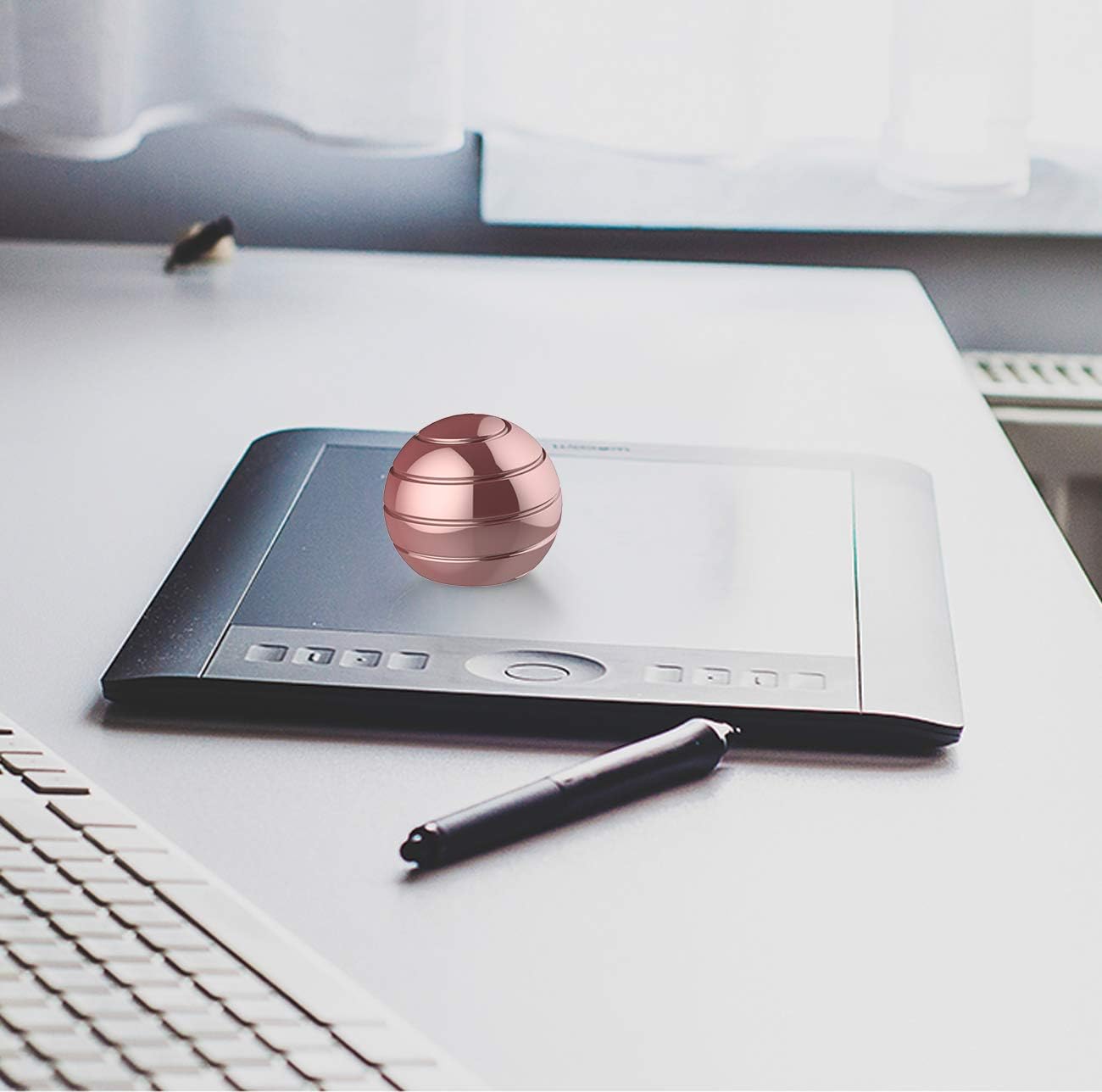 Kinetic Desk Ball, 1.54'' Office Desk Spinning Metal Toys for Adult ADHD Anti Anxiety, Kinetic Optical Illusion Toys for Office School (39MM, Rose Gold)