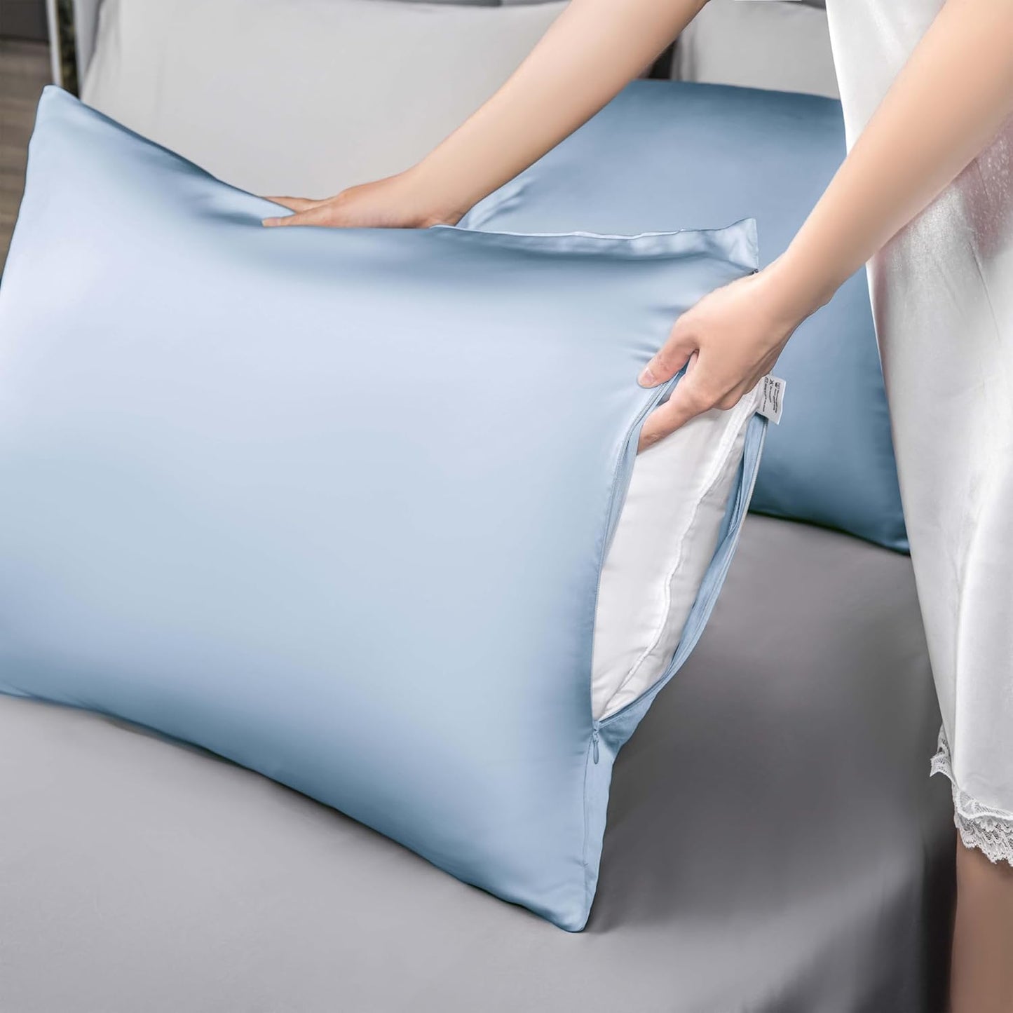 Mulberry Silk Pillowcase for Hair and Skin,Cooling Silk Pillow Case with Hidden Zipper,Allergen Proof Dual Sides Soft Breathable Smooth Silk Pillow Cover for Women (Light Blue,King)