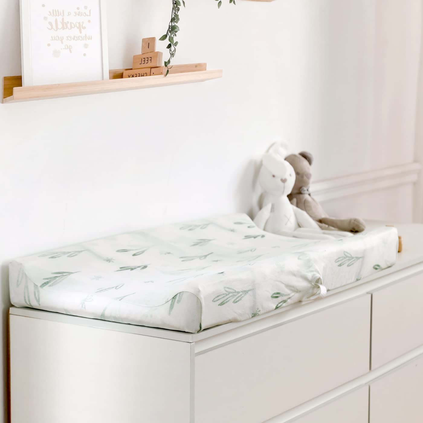 GRSSDER Stretch Ultra Soft Jersey Knit Changing Pad Cover Set 2 Pack, Change Table Pad Covers Fit 32"/34" x 16" Pads Safe and Snug, Stylish Watercolor Animals for Baby, Mint Green