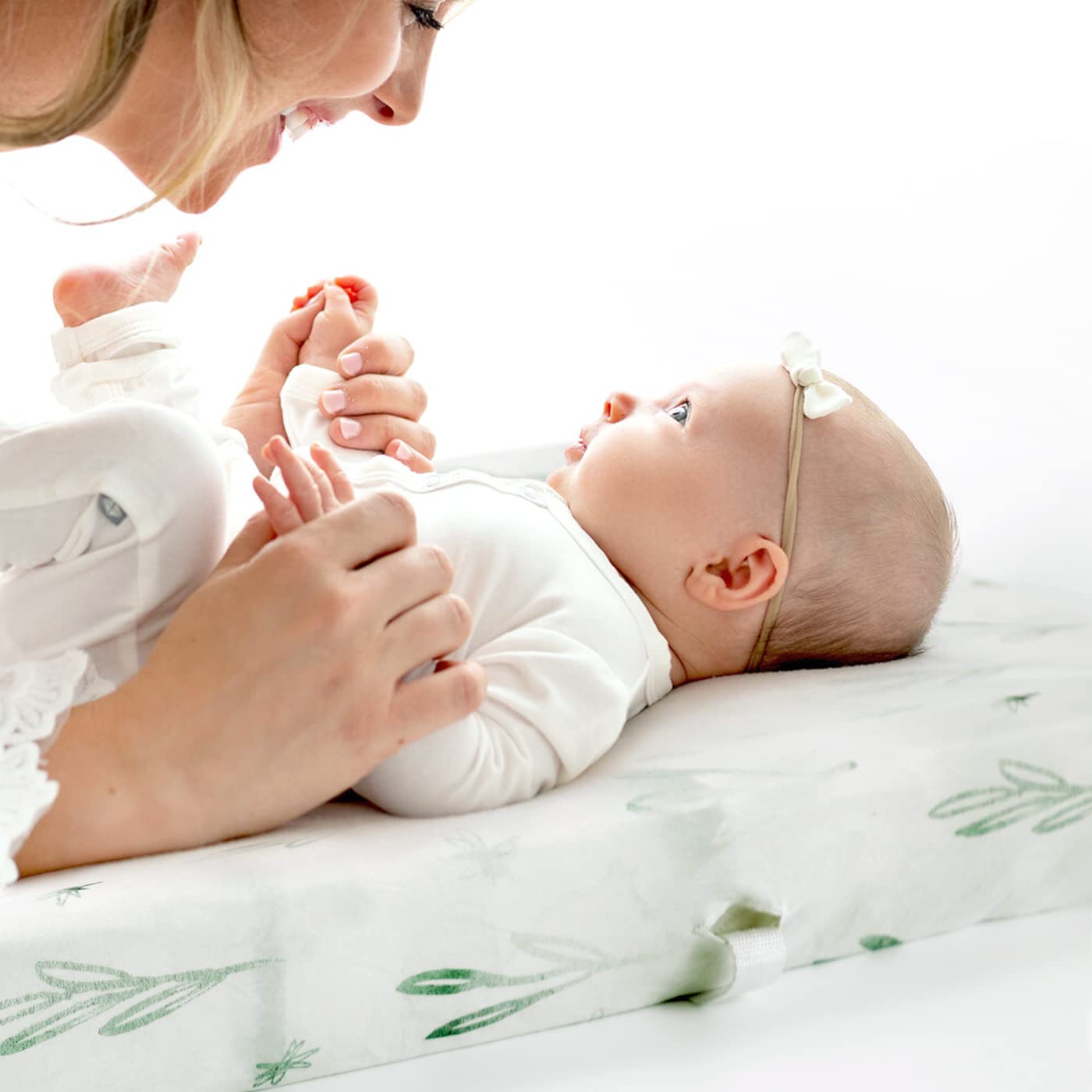 GRSSDER Stretch Ultra Soft Jersey Knit Changing Pad Cover Set 2 Pack, Change Table Pad Covers Fit 32"/34" x 16" Pads Safe and Snug, Stylish Watercolor Animals for Baby, Mint Green