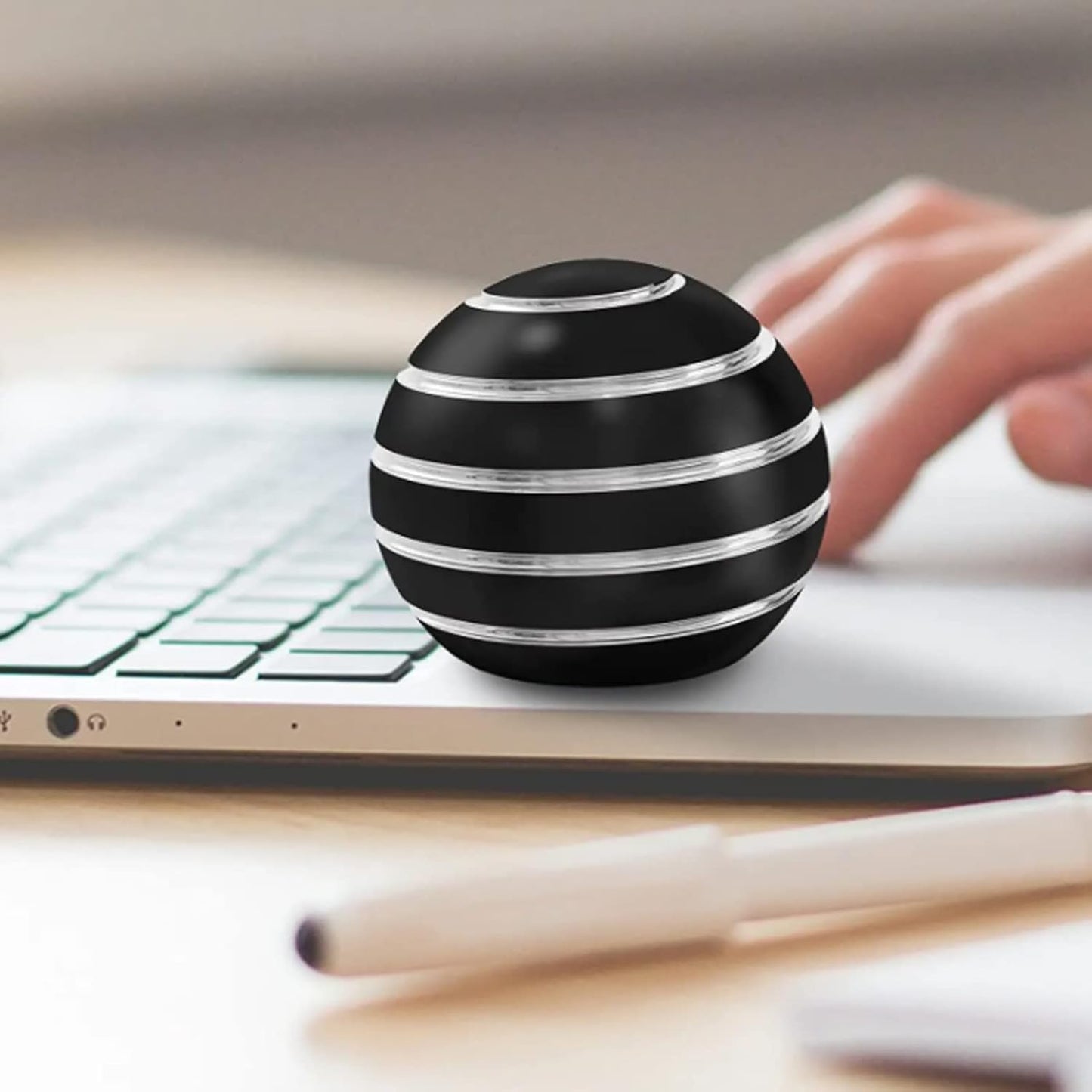 Fidget Toys, Stress Toys for Kids Adults, Kinetic Desk Toys for Office Anxiety, Spinning Desk Toys Fidget Spinner Toys for Kids Party Favors Stocking Stuffers (1.54", Black)