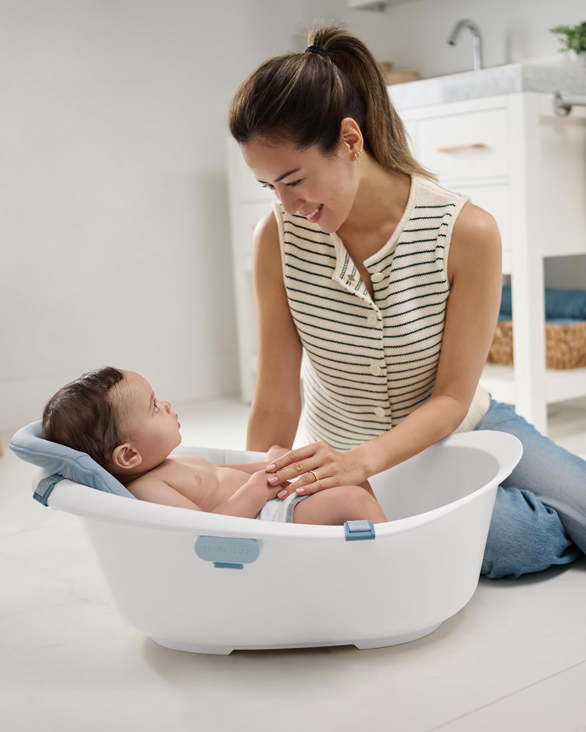 Skip Hop Baby Bath Tub 4-in-1 Grow with Baby Infant to Toddler Bathtub with Supportive Sling and Sit-Up Support Wave Age 0m+