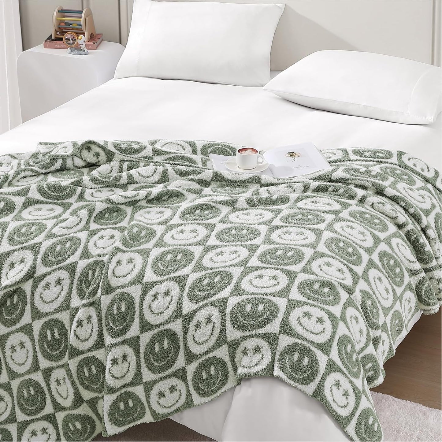 WRENSONGE Checkered Throw Blanket Seagrass Smiling Face Soft Cozy Fluffy Warm Hand Made Throw Blankets for Couch, Sofa, Chair, Bed, Camping, Picnic, Travel Lightweight Bed Blanket - 50"*60"