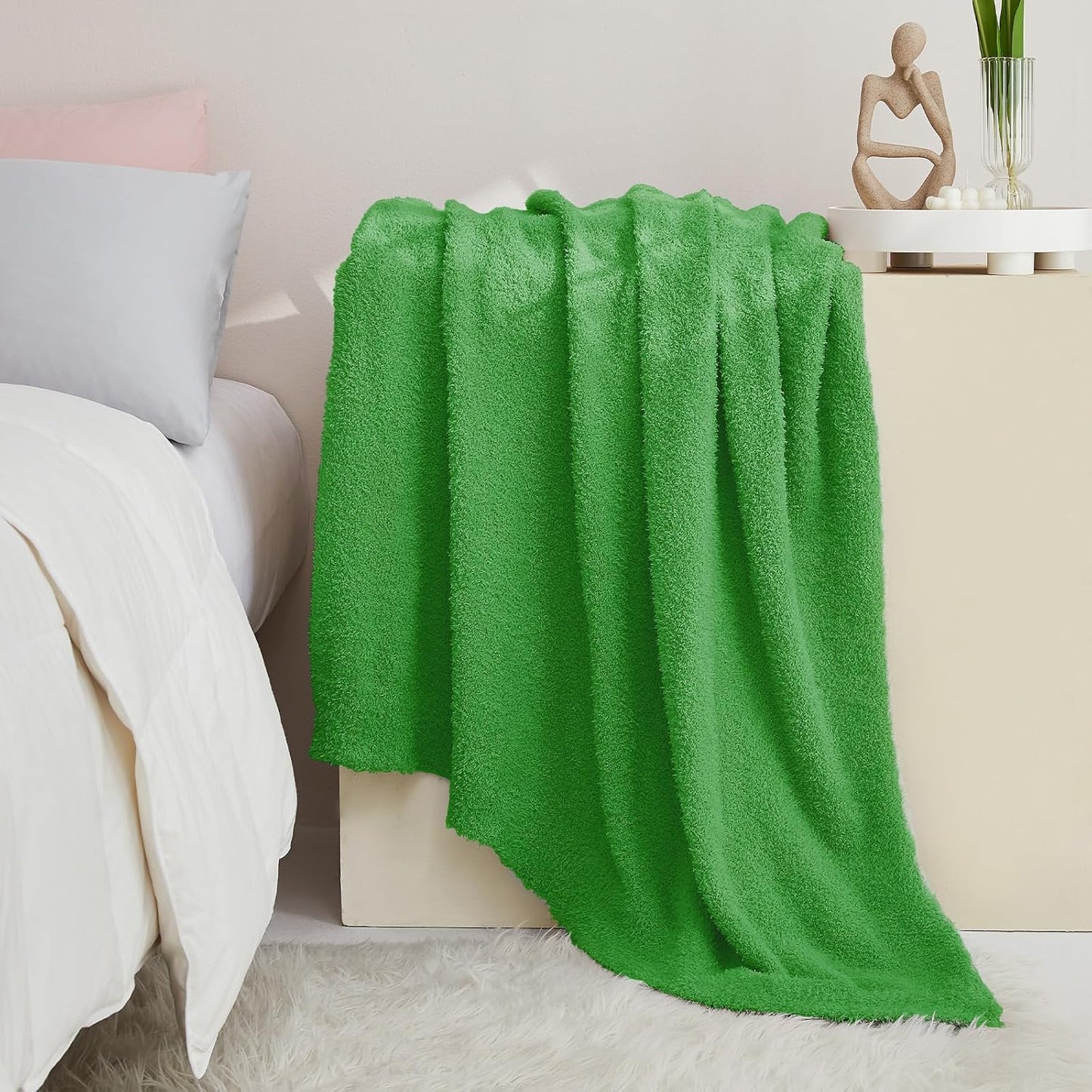 CYMULA Super Soft Green Throw Blanket - Lightweight Plush Fuzzy Fluffy Warm Cozy Blankets and Throws for Sofa Bed All Season Use, 60 x 80 inches