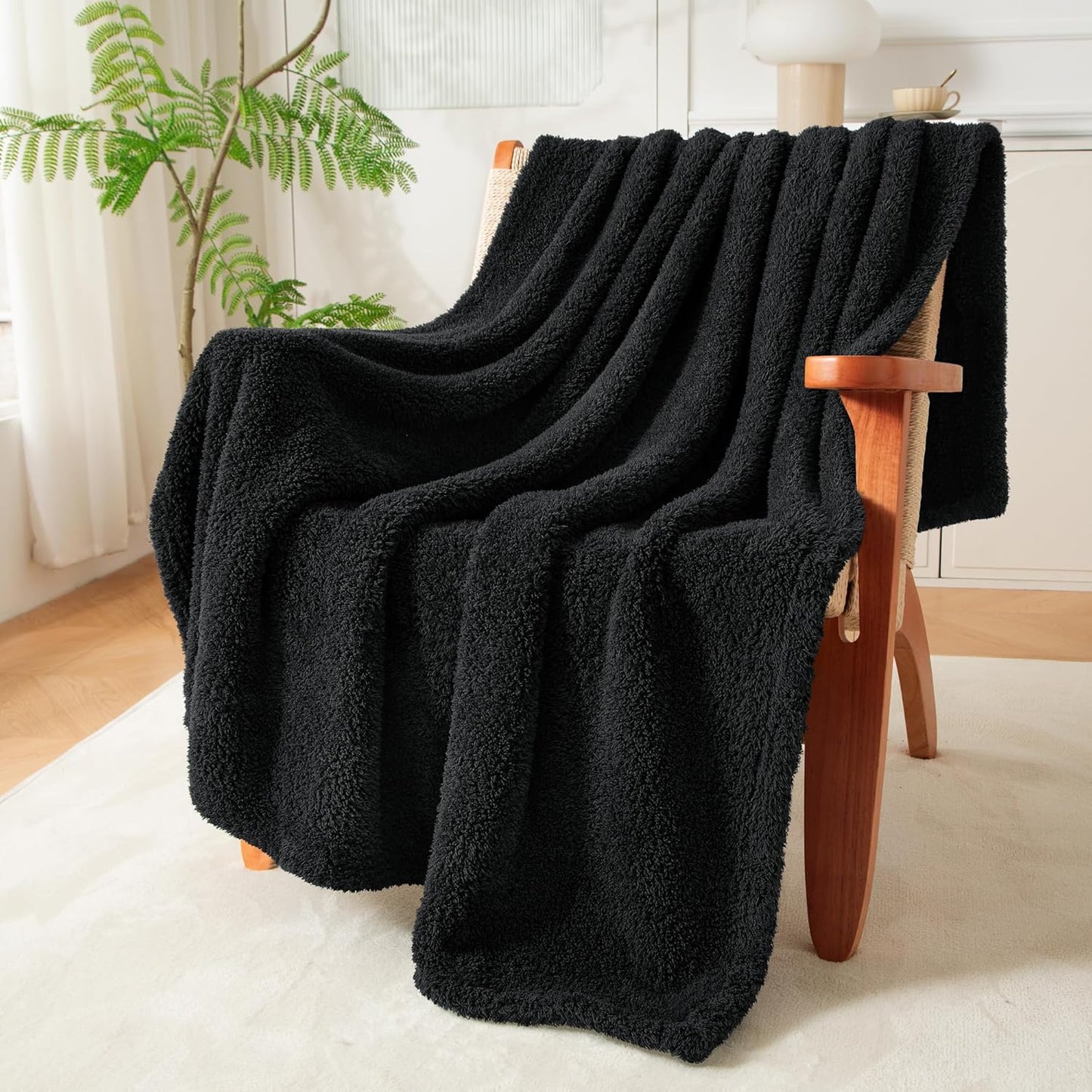 Exclusivo Mezcla Fleece Throw Blanket for Couch Sofa, Soft Warm and Fluffy Blankets for Women Men Girls Kids, Suitable for All Seasons, Black, 50x60 Inches