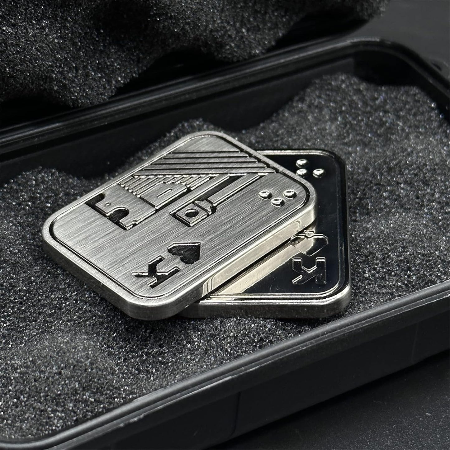 Metal Poker Fidget Slider EDC Adult Fidget Toys ADHD Tool Anxiety Stress Relief Toys Office Desk Toys Gifts for Boyfriend and Father (Silver Skull)