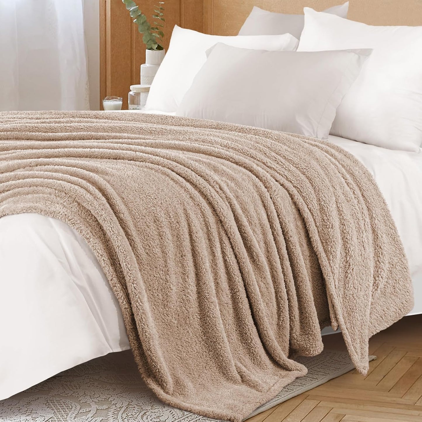 Exclusivo Mezcla Fleece Blanket for Couch, Soft and Cozy Queen Blankets for Women Men Girls Kids, Suitable for All Seasons, Camel, 90x90 Inches