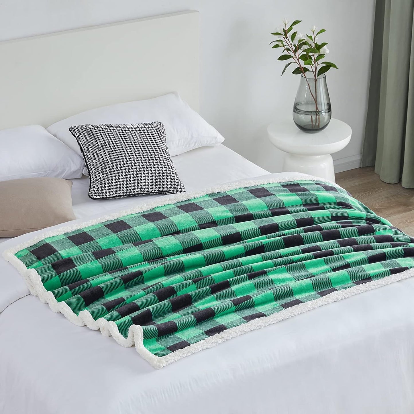 Touchat Sherpa Green and Black Buffalo Plaid Christmas Twin Blanket 60" X 70", Fuzzy Fluffy Soft Cozy Blanket, Fleece Flannel Plush Microfiber Blanket for Couch Bed Sofa (Green and Black)