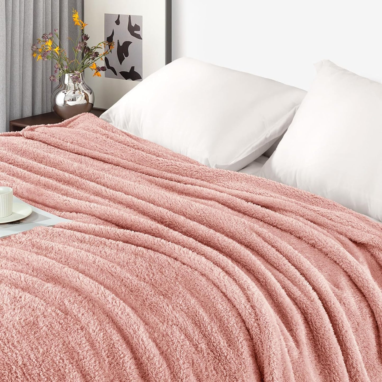 Exclusivo Mezcla Fleece Blanket for Couch, Soft and Cozy Queen Blankets for Women Men Girls Kids, Suitable for All Seasons, Dusty Pink, 90x90 Inches