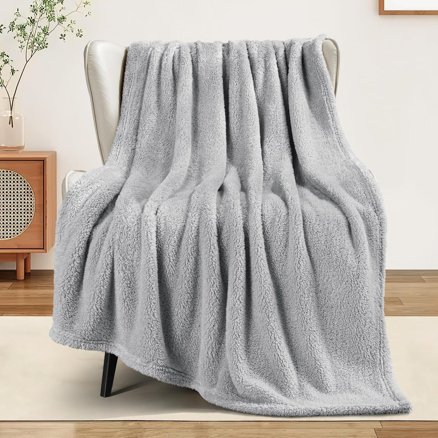 Exclusivo Mezcla Soft Fleece Throw Blanket for Couch, Super Soft Velvet Plush Bed Blanket, Fuzzy Cozy and Warm for All Seasons, 50x60 Inches, Light Grey